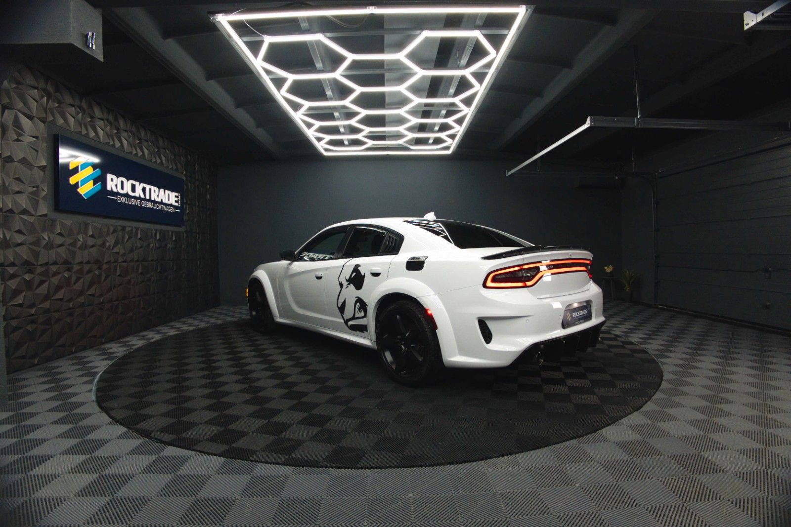 Fahrzeugabbildung Dodge Charger 3.6 4x4 SRT WIDE BODY ANGRY PANDA | LED