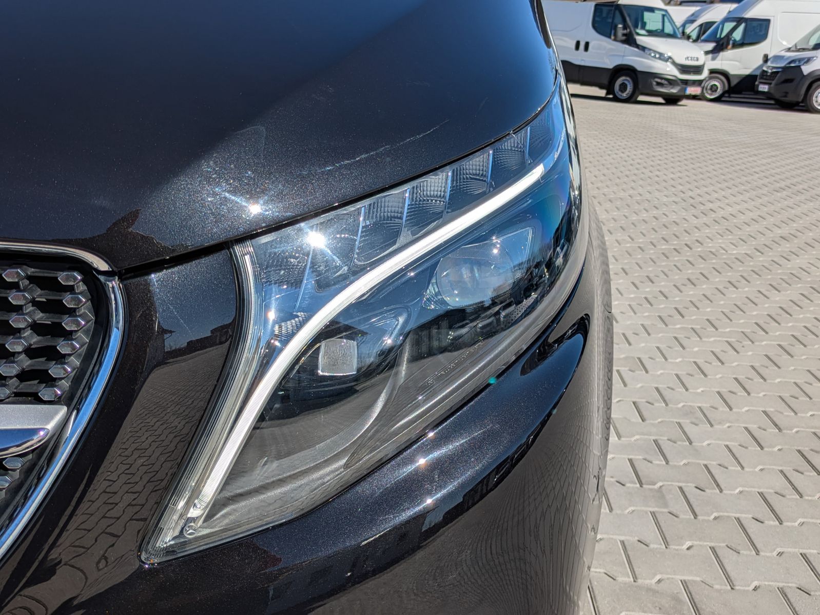 Fahrzeugabbildung Mercedes-Benz V 300 d 4MATIC AMG lang PANO*LED*LEDER*DISTR.