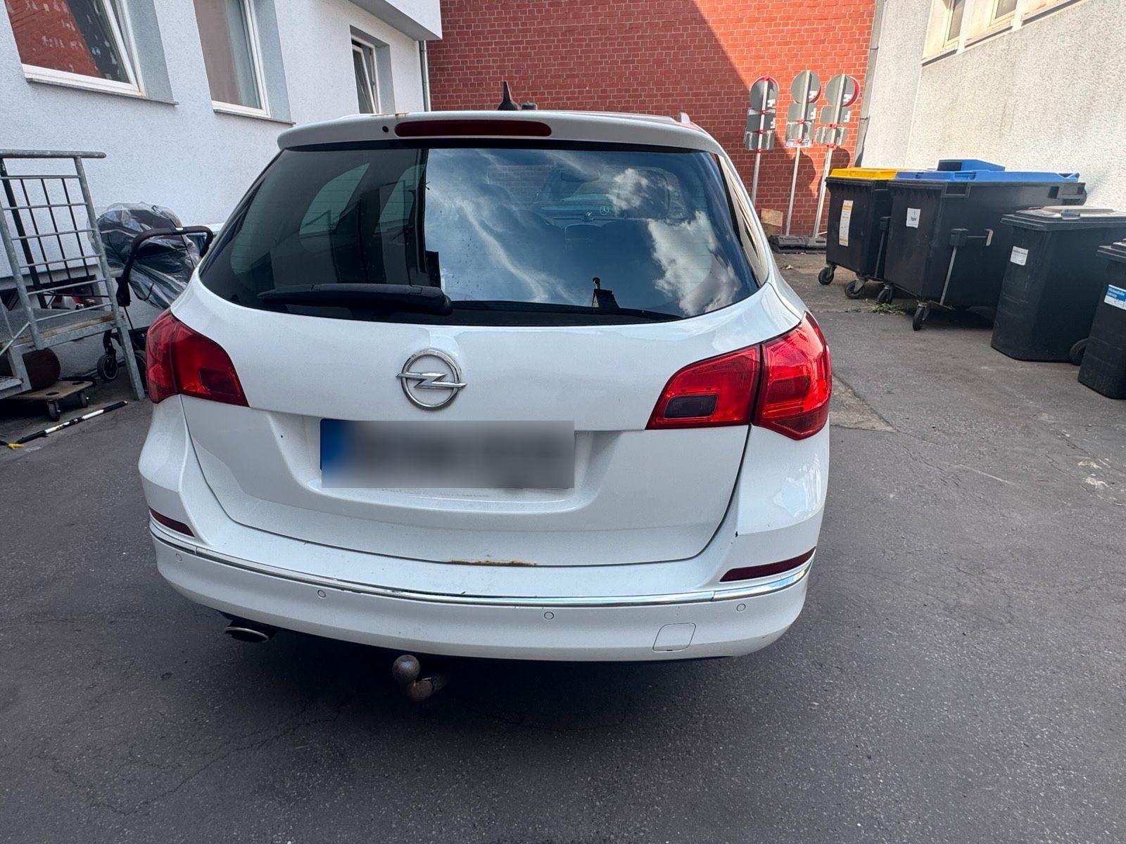 Opel Astra 2013 — photo 5