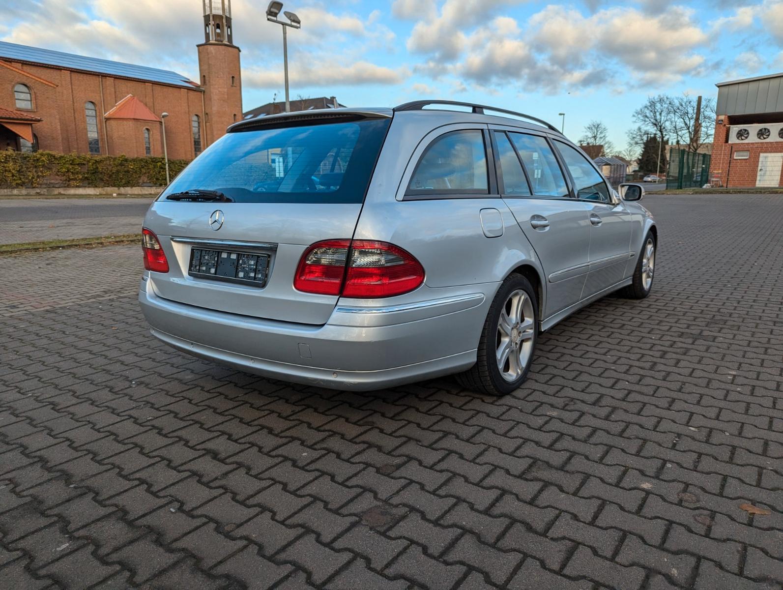 Mercedes-Benz E 220 T-Modell E 220 T CDI Avantgarde