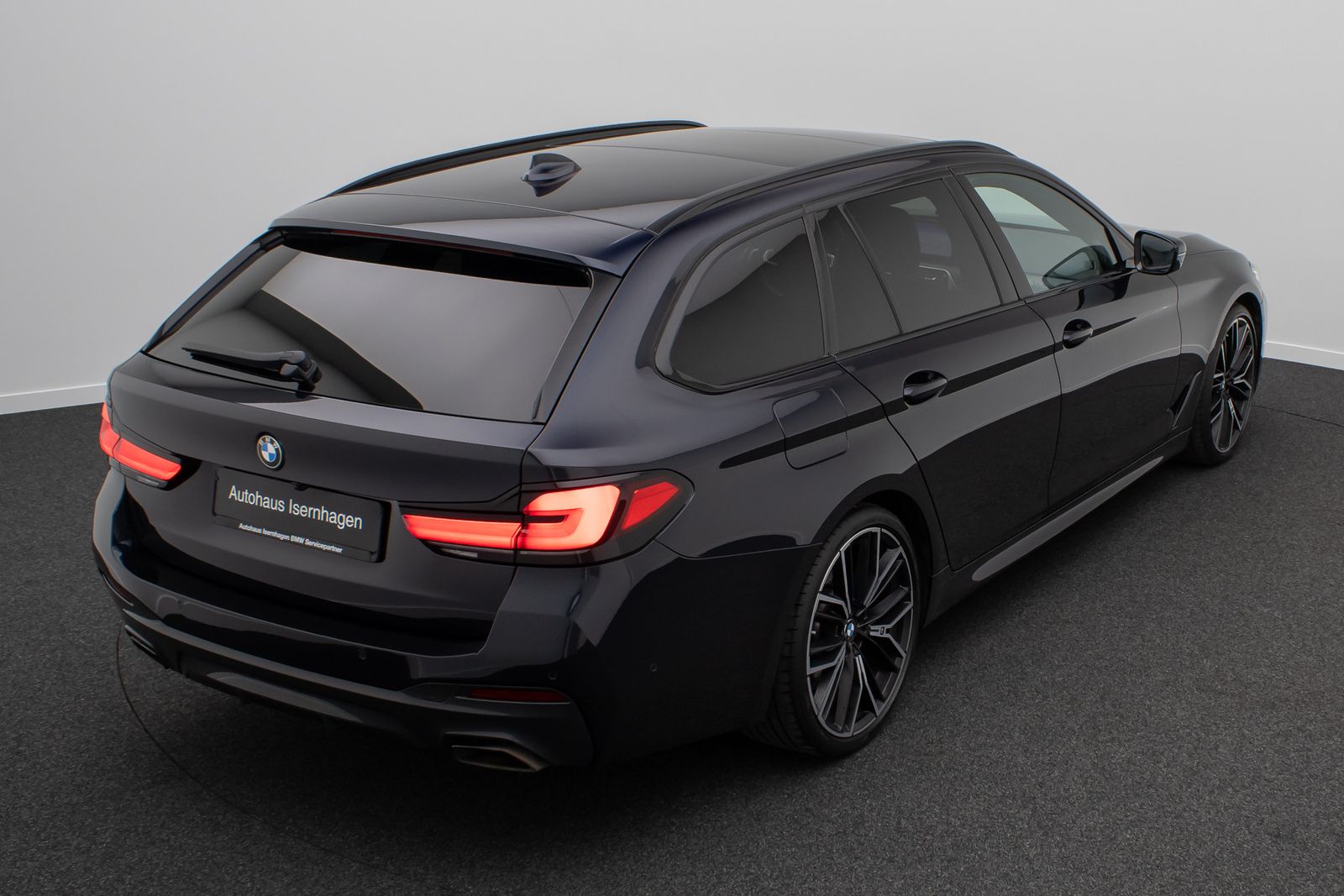 Fahrzeugabbildung BMW 540d xD M Sport Panorama HUD H/ K DAB SoftClose