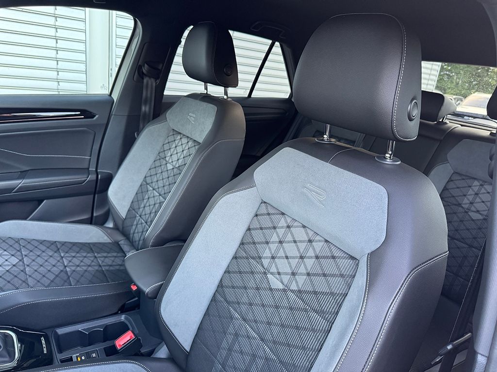 T-Roc 1.5 TSI DSG R-LINE *AHK*NAVI*KEYLESS*