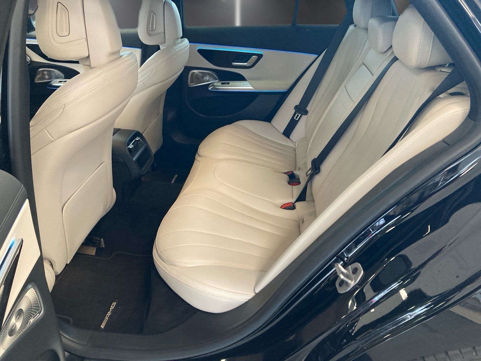 Fahrzeugabbildung Mercedes-Benz E 450 T 4M AMG*AHK*Burme*20"*Night*Digital*Distr