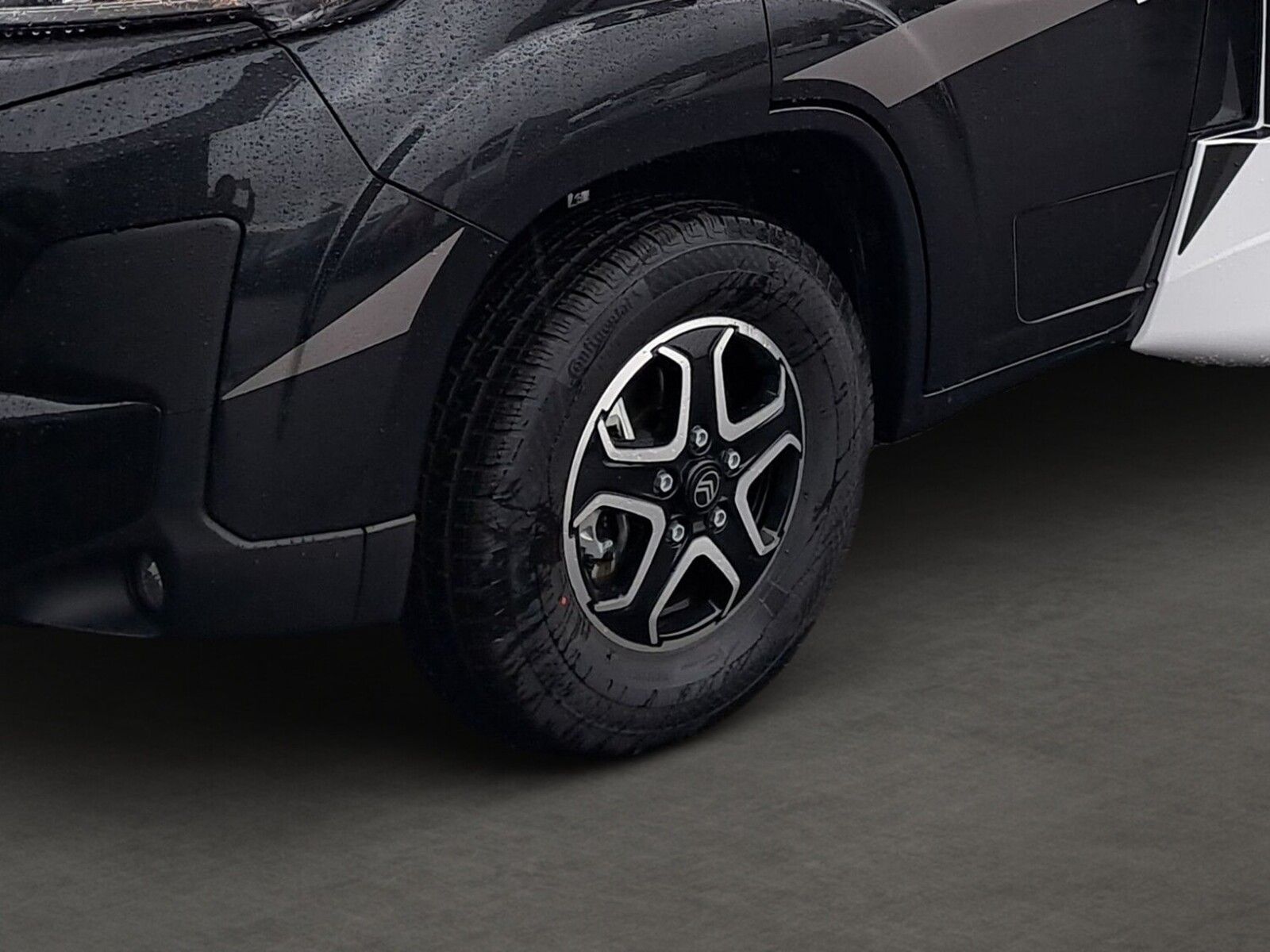 Fahrzeugabbildung Sunlight Adventure T 66S Automatik, Dörr Edition, TV