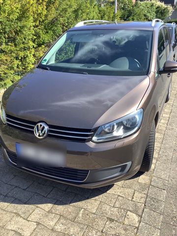 Volkswagen VW Touran Comfortline 7 Sitzer mit Panoram...