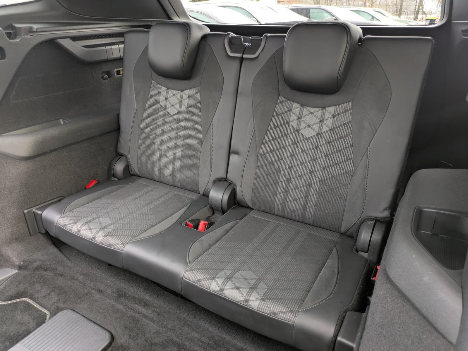 Fahrzeugabbildung Volkswagen Tayron 2.0 TDI 4M R-Line 7Si*MATRIX*AHK*PANO*HUD