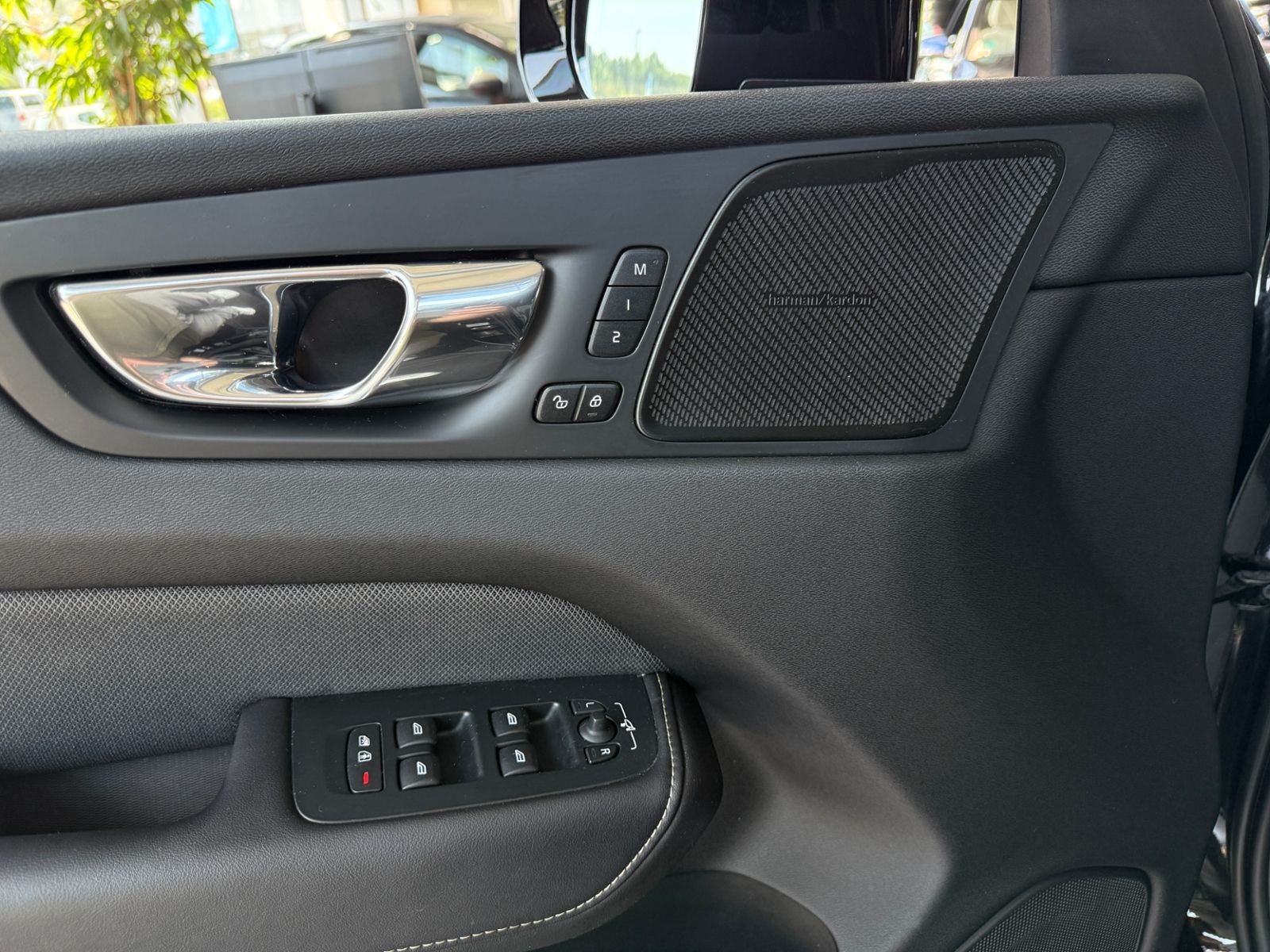 Fahrzeugabbildung Volvo XC60 R Design AWD ACC H&K 360° LED