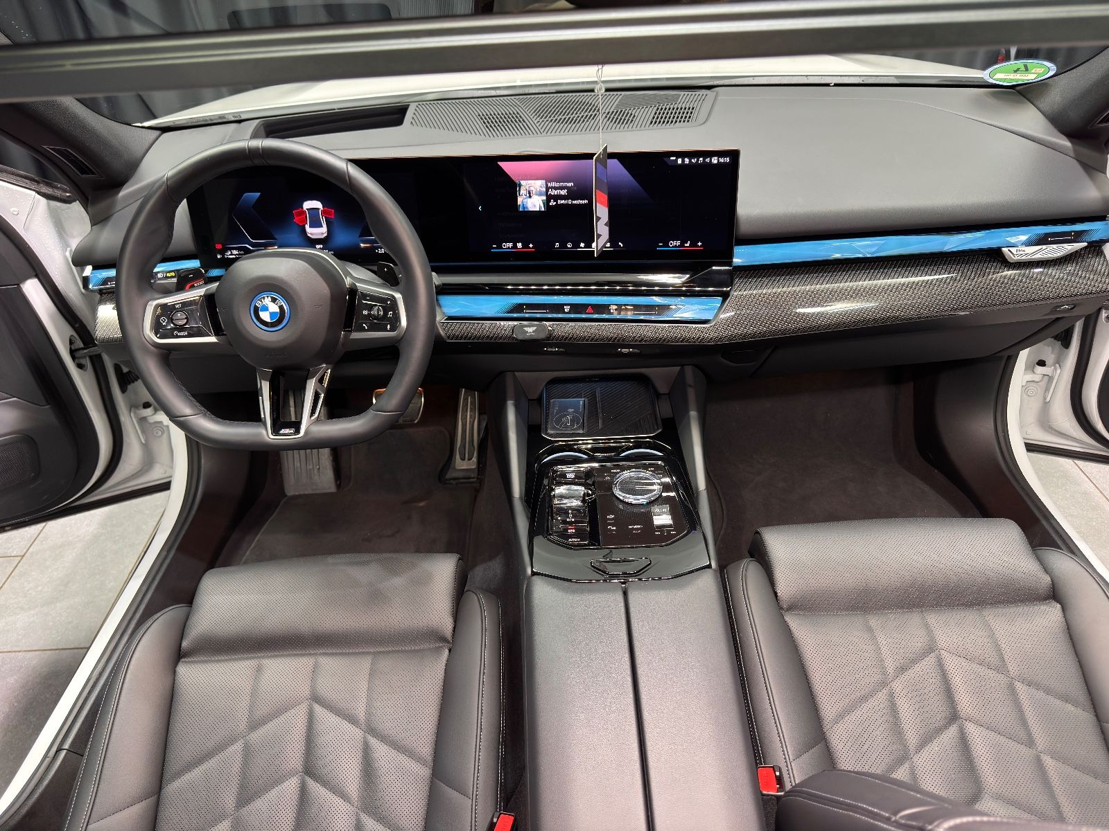 Fahrzeugabbildung BMW 550e Lim. xDrive M SPORT|CARBON|PANO|21 ZOLL|