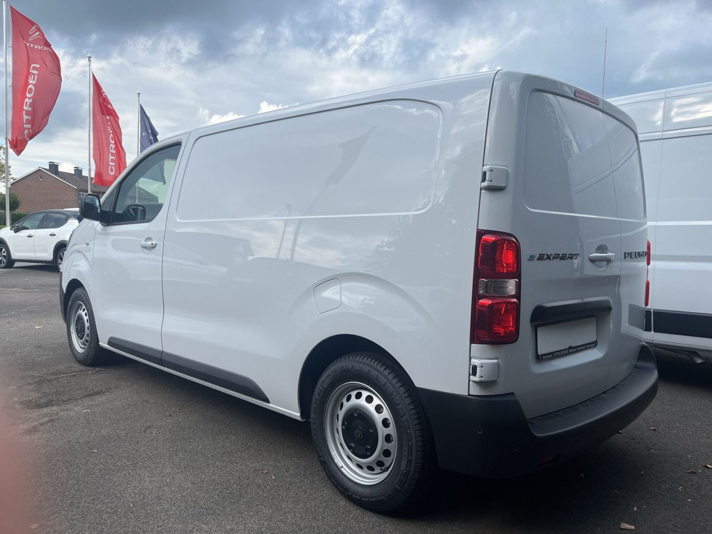 Fahrzeugabbildung Peugeot Expert KW Elektro Standard 75 kWh Navi Temp.