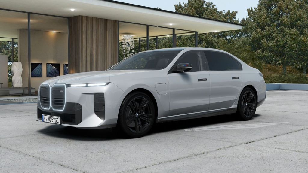 BMW M760