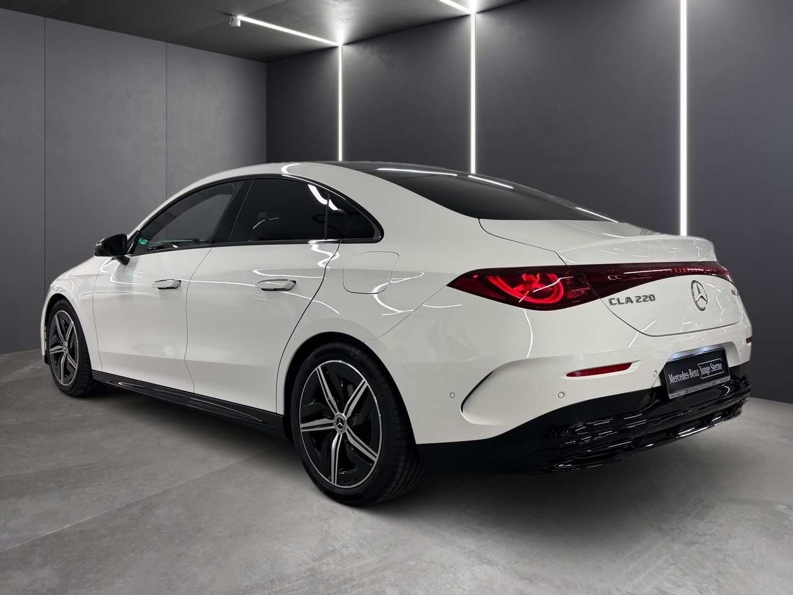 Fahrzeugabbildung Mercedes-Benz CLA 220 4M AMG*Burmes*360*HeadUp*Superscreen*AHK