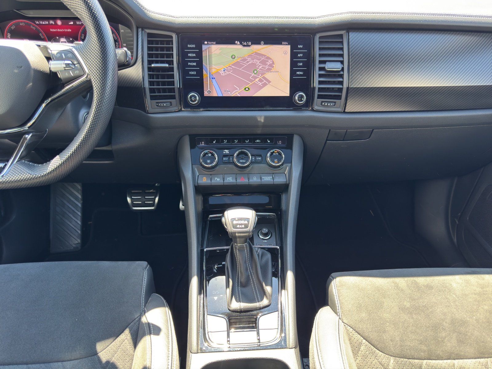 Fahrzeugabbildung SKODA Kodiaq 2.0 TSI Sportline 4x4/AHK/PANO/360°CAM/