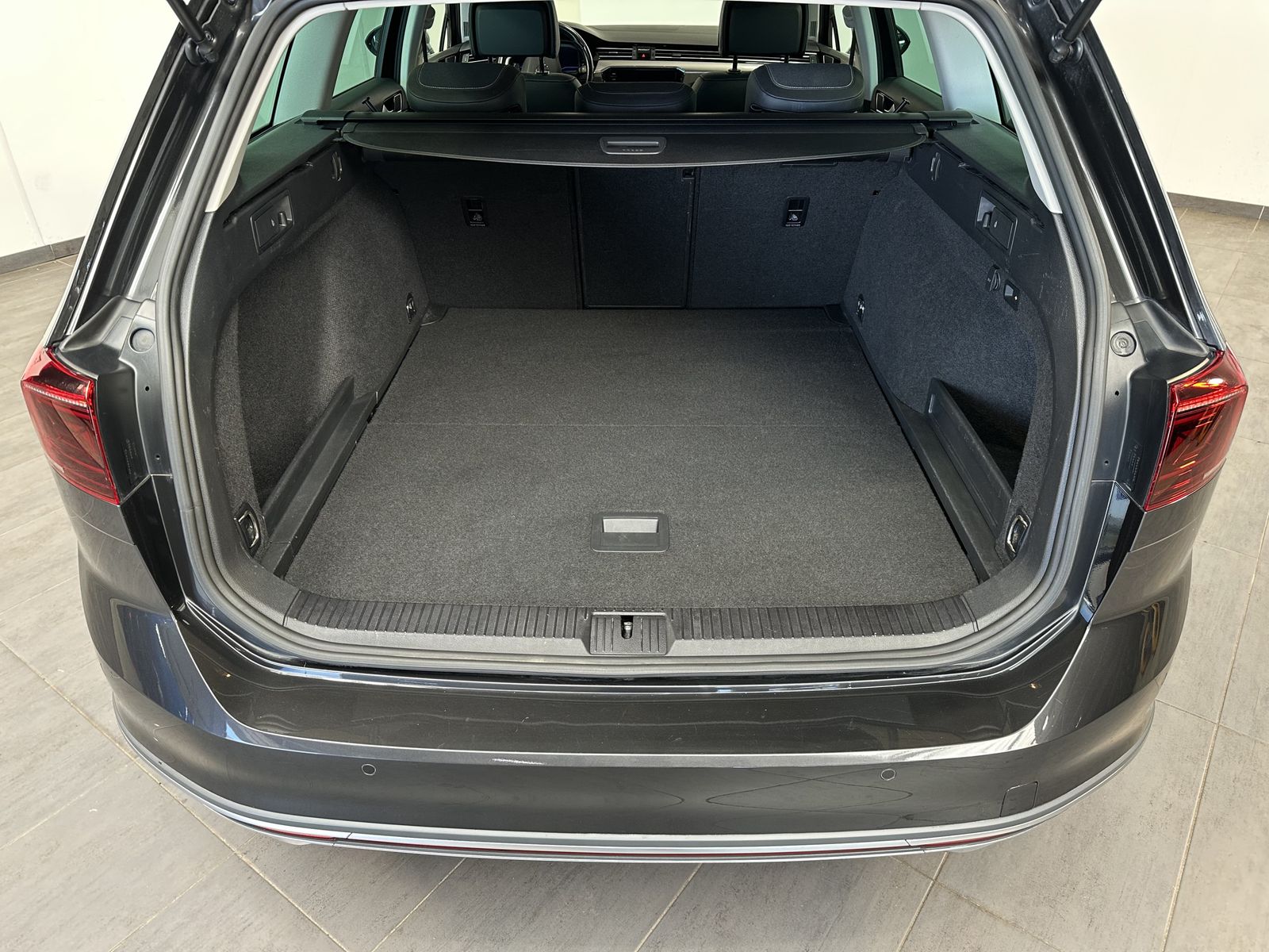 Fahrzeugabbildung Volkswagen Passat Alltrack 4Mo NAV+LED+AHK+CARPLAY+KAM+PLA
