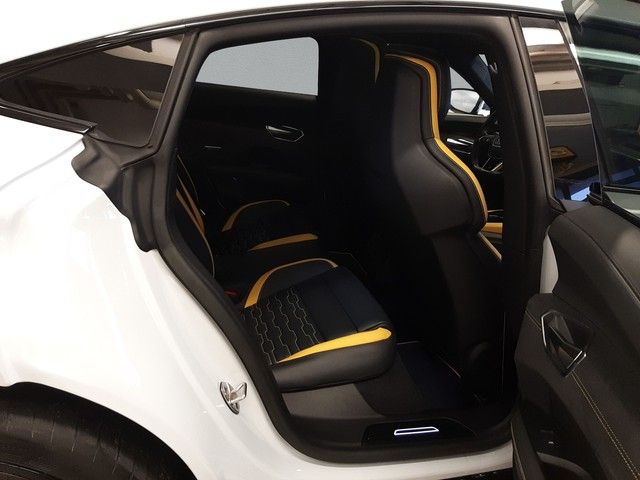 Fahrzeugabbildung Audi e-tron GT quattro Luftfed Pano Matrix HuD 21"