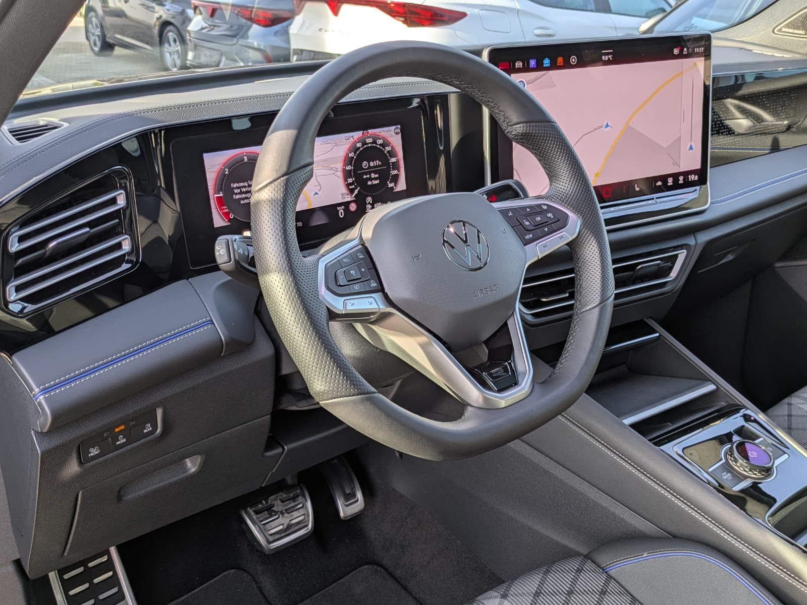 Fahrzeugabbildung Volkswagen Tiguan 2.0 TDI 4M R-Line PANO*H&K*AHK*MATRIX*20"