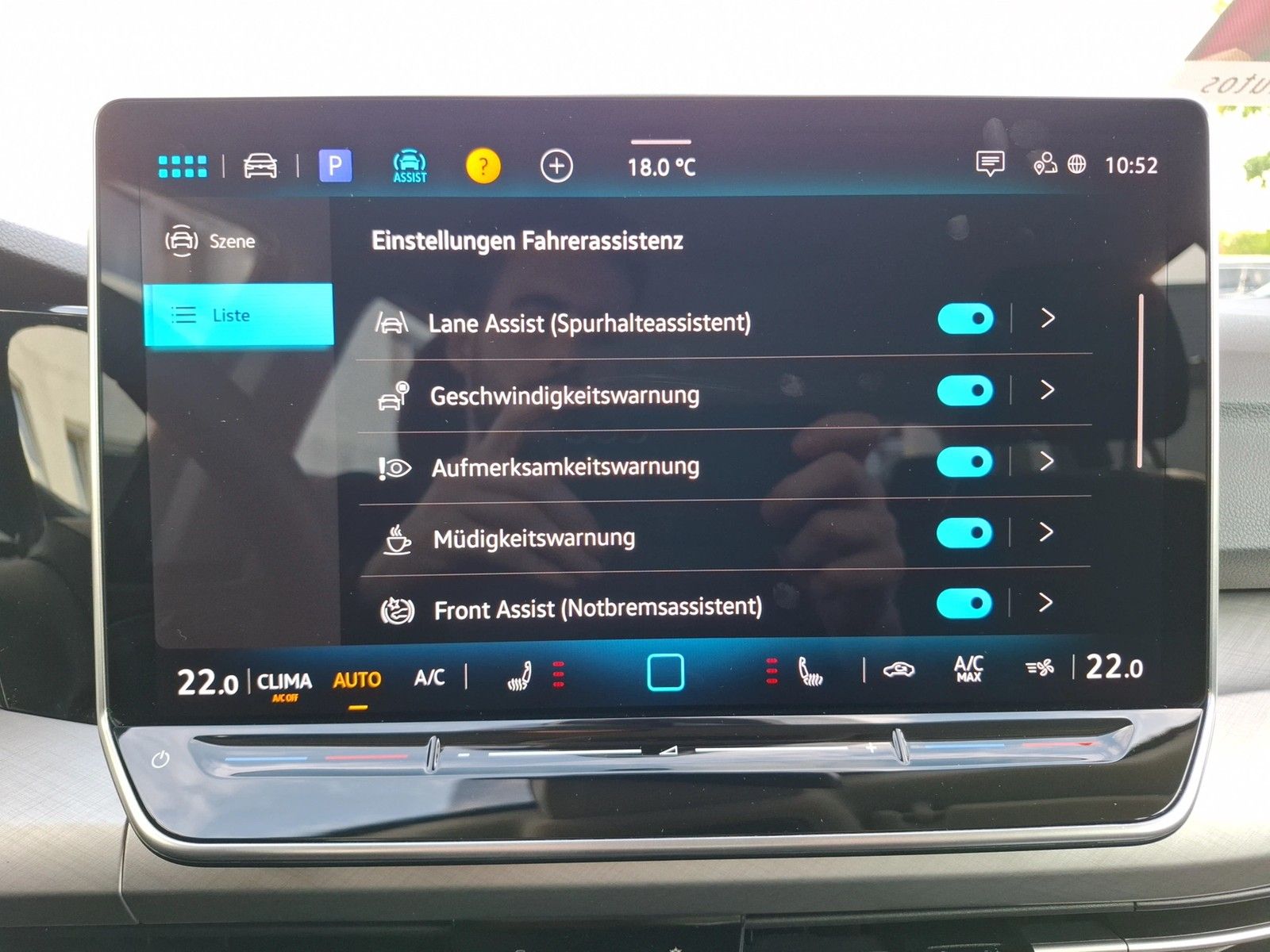 Fahrzeugabbildung Volkswagen Golf VIII Variant eTSI Life DSG LED AHK Navi AID