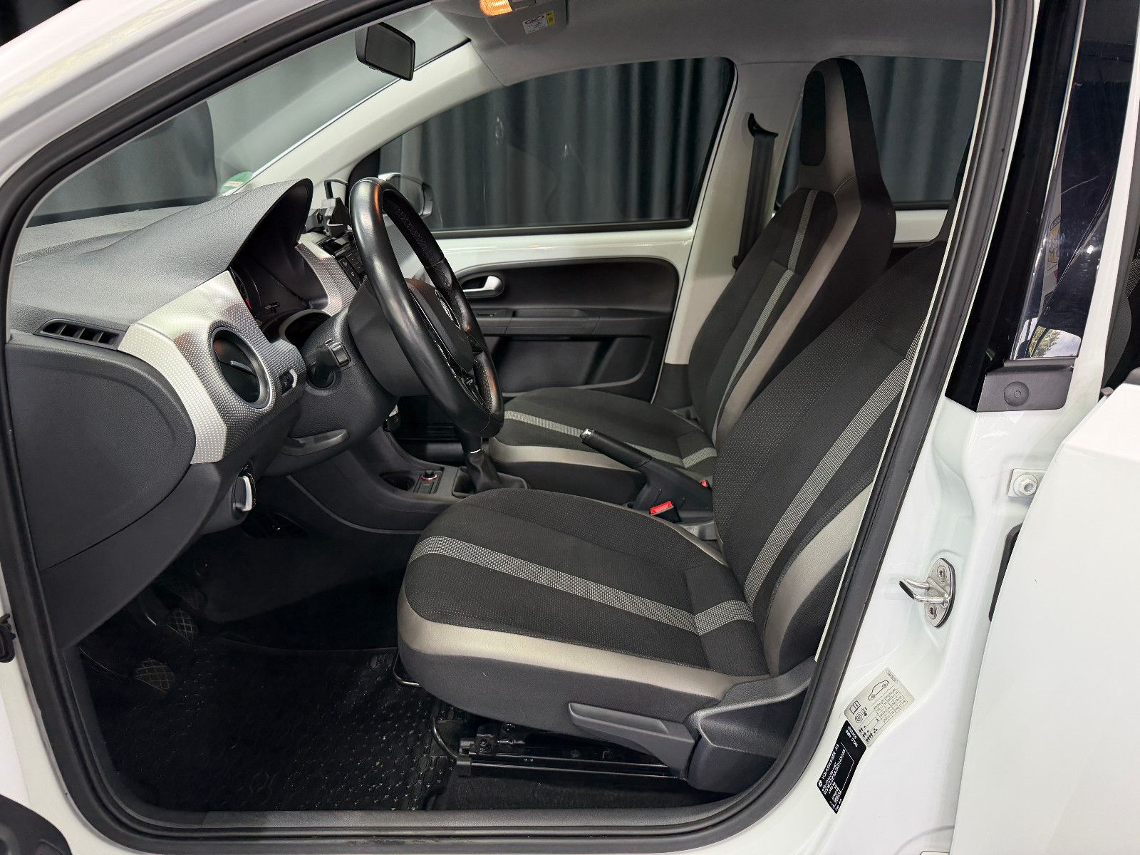 Fahrzeugabbildung Volkswagen up! high up! |KLIMA|PDC