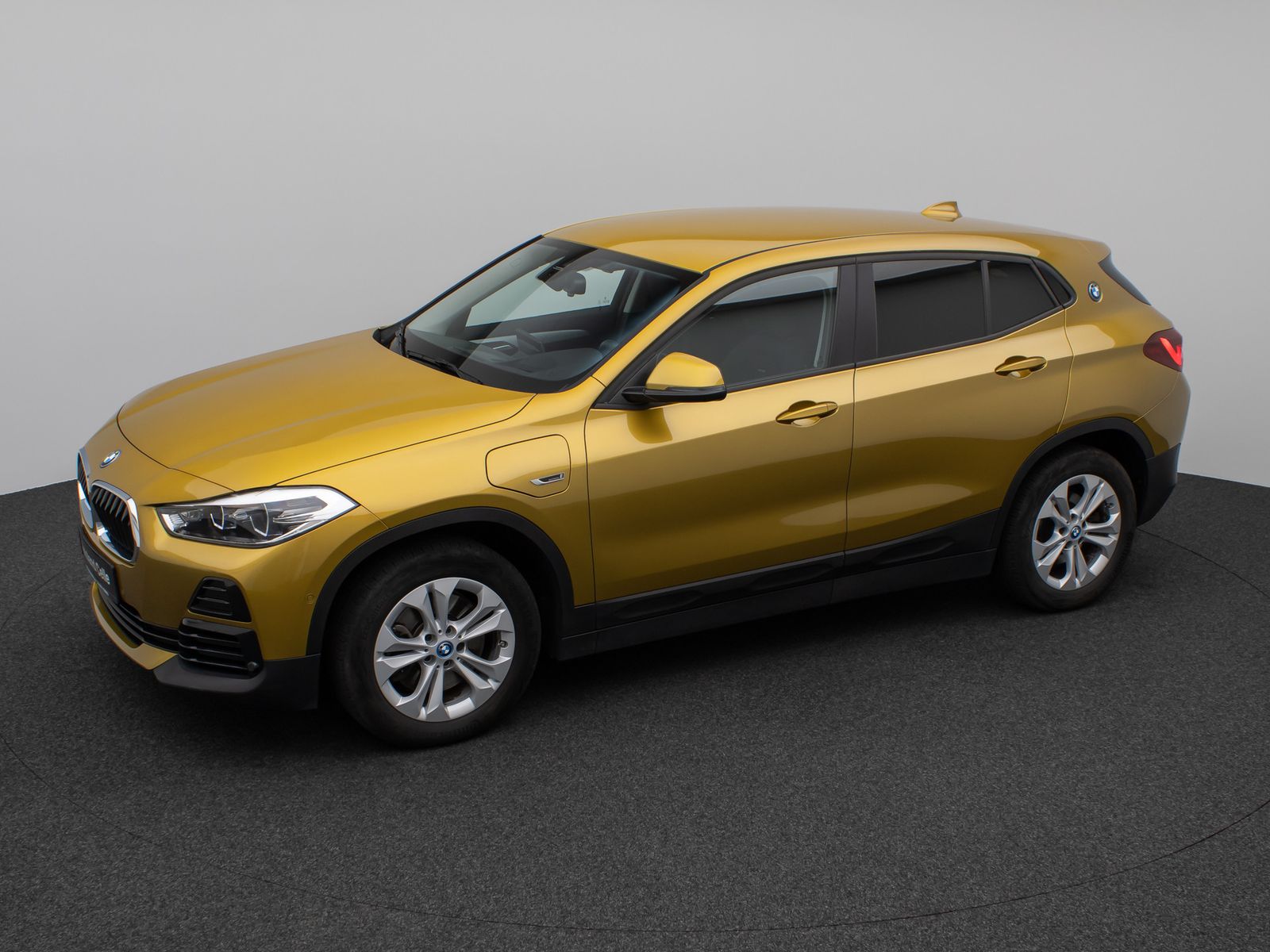 Fahrzeugabbildung BMW X2 xD25e Kamera HUD DAB Navi+ Alarm Sport LED