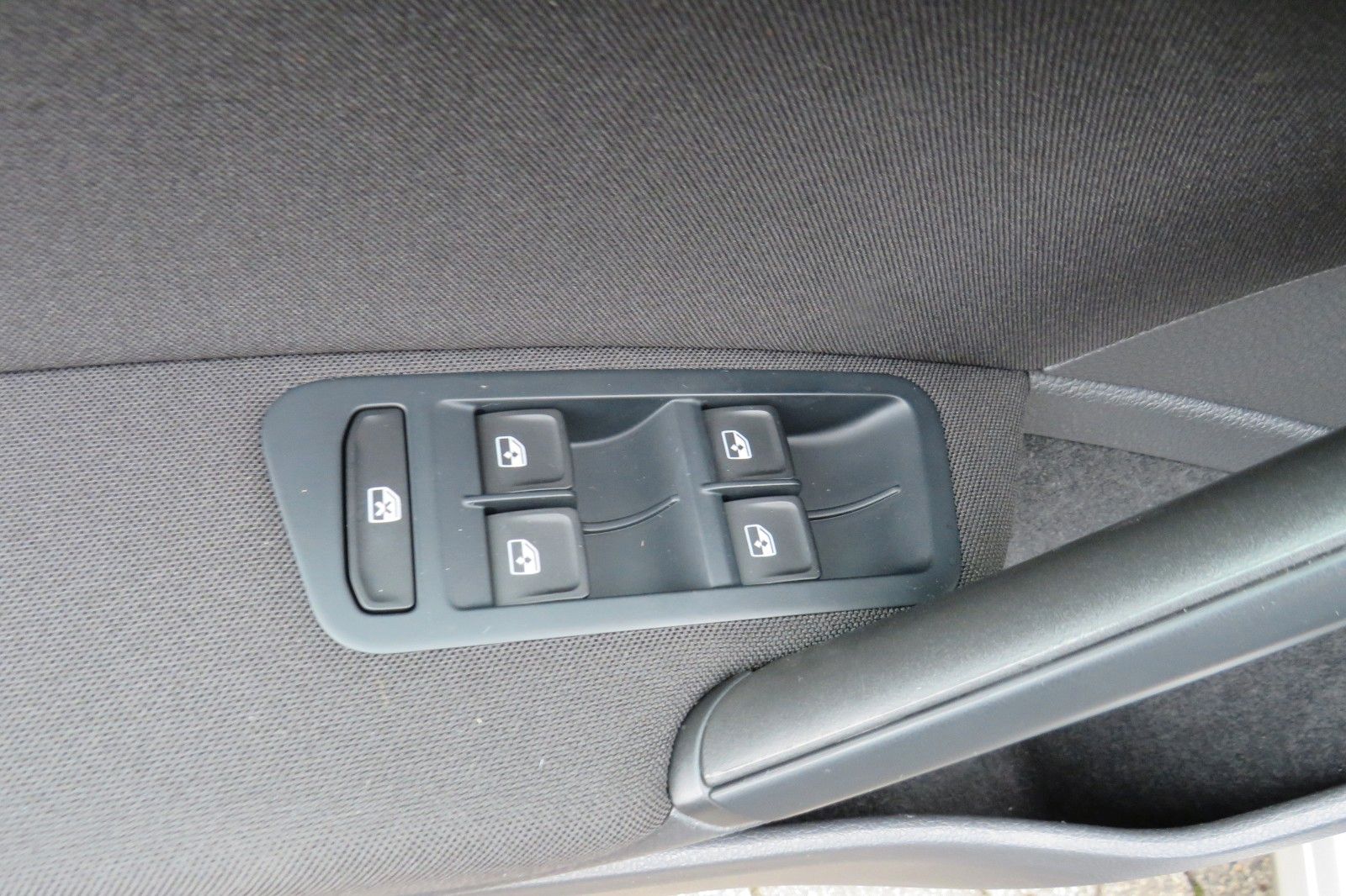 Fahrzeugabbildung Volkswagen Golf VII LIM. SITZH. TELVOR 8-FACH 4T. PDC 1.HD