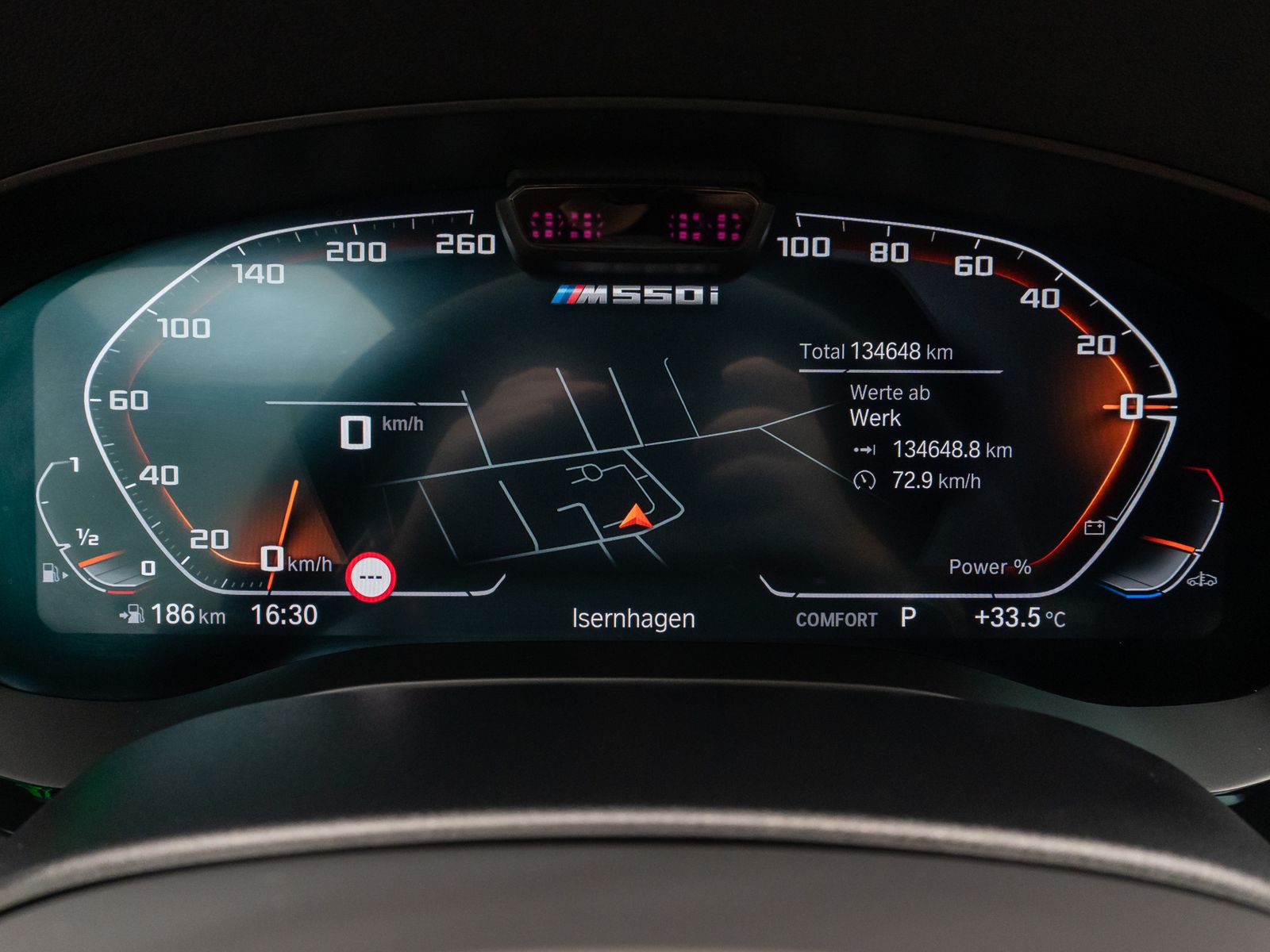 Fahrzeugabbildung BMW M550i xD B&W Laser 360°HUD DAB Komfort 20Zoll