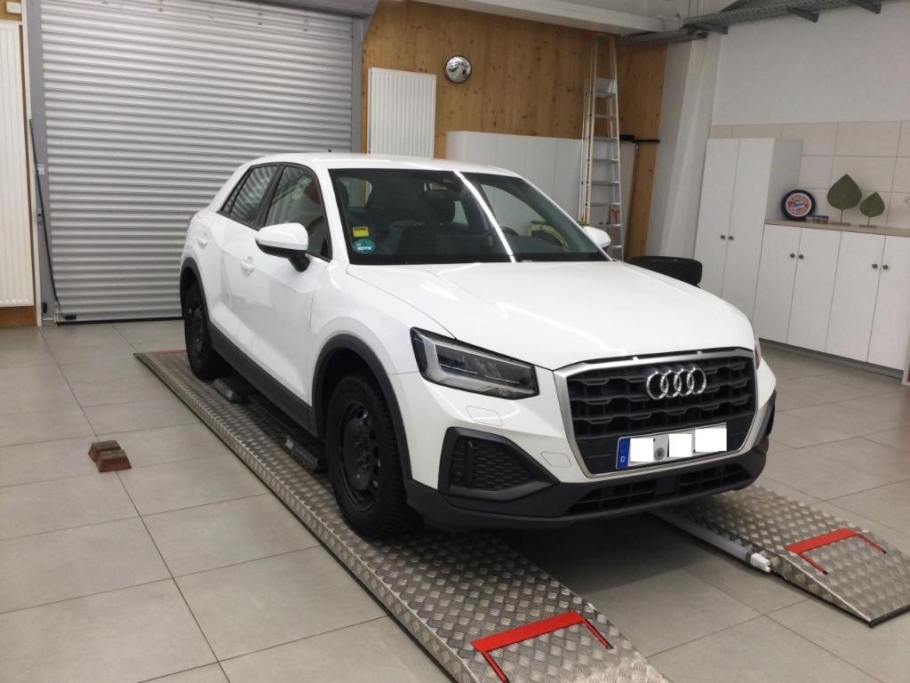 Audi Q2 30 TFSI NAVI SHZ R.CAM PDC TEMPOMAT DSP LENDE