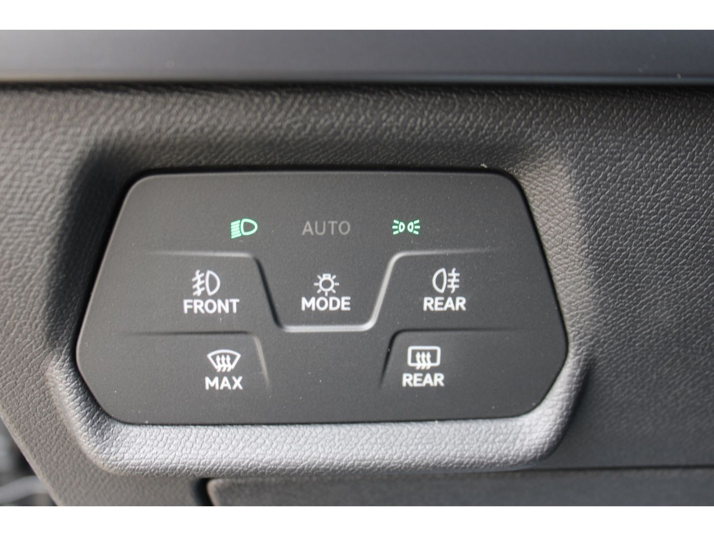CUPRA Formentor VZ1.5 TSI e-Hybrid 200 kW Pano AHK RFK - Image 15