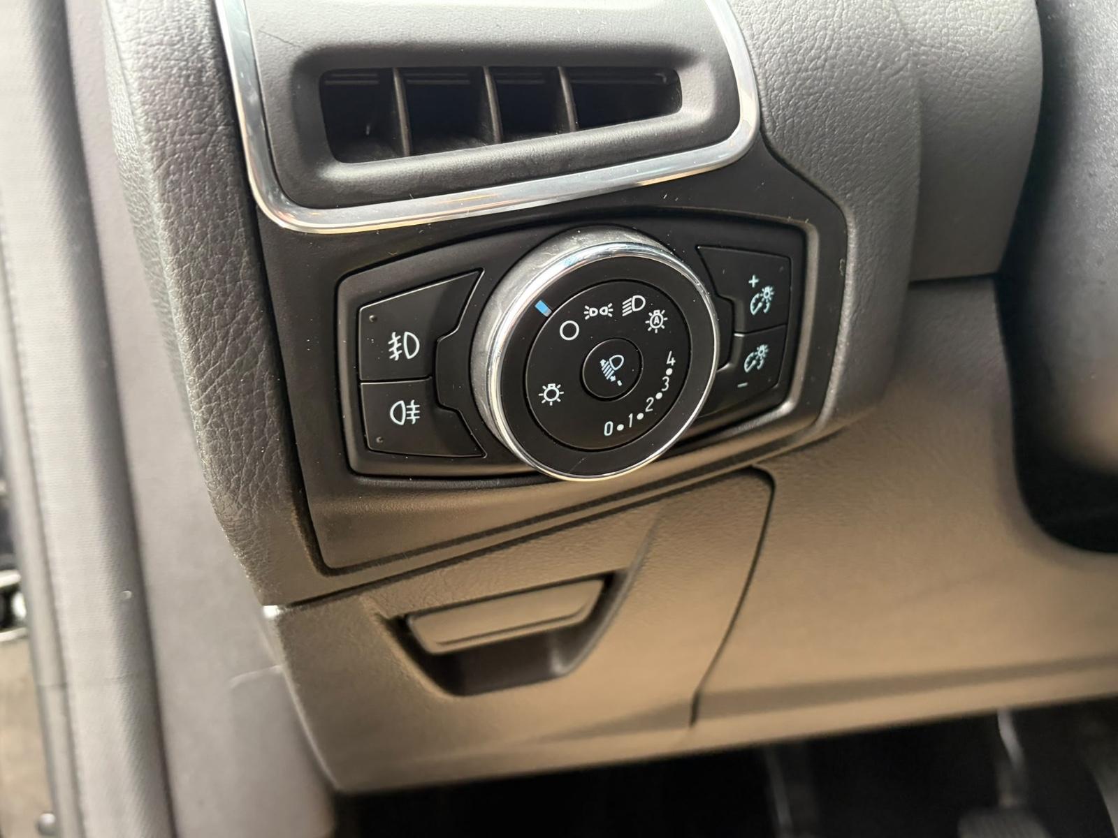 Ford Focus 2014 — photo 24