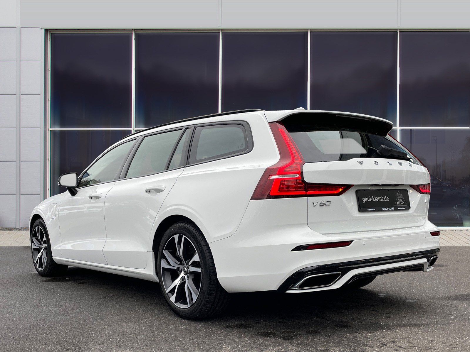 Fahrzeugabbildung Volvo V60 T6 AWD R-Design Expression #Plug-In Hybrid