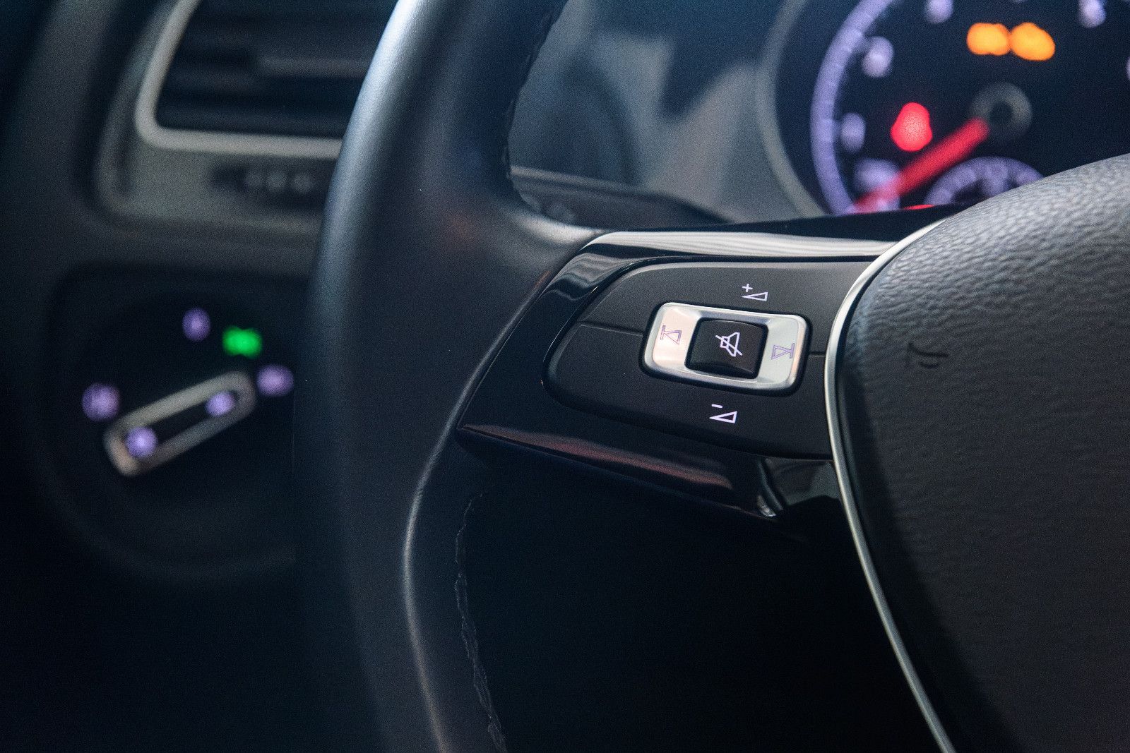 Fahrzeugabbildung Volkswagen Golf VII1.0l TSI Comfortline + GJR + Klima