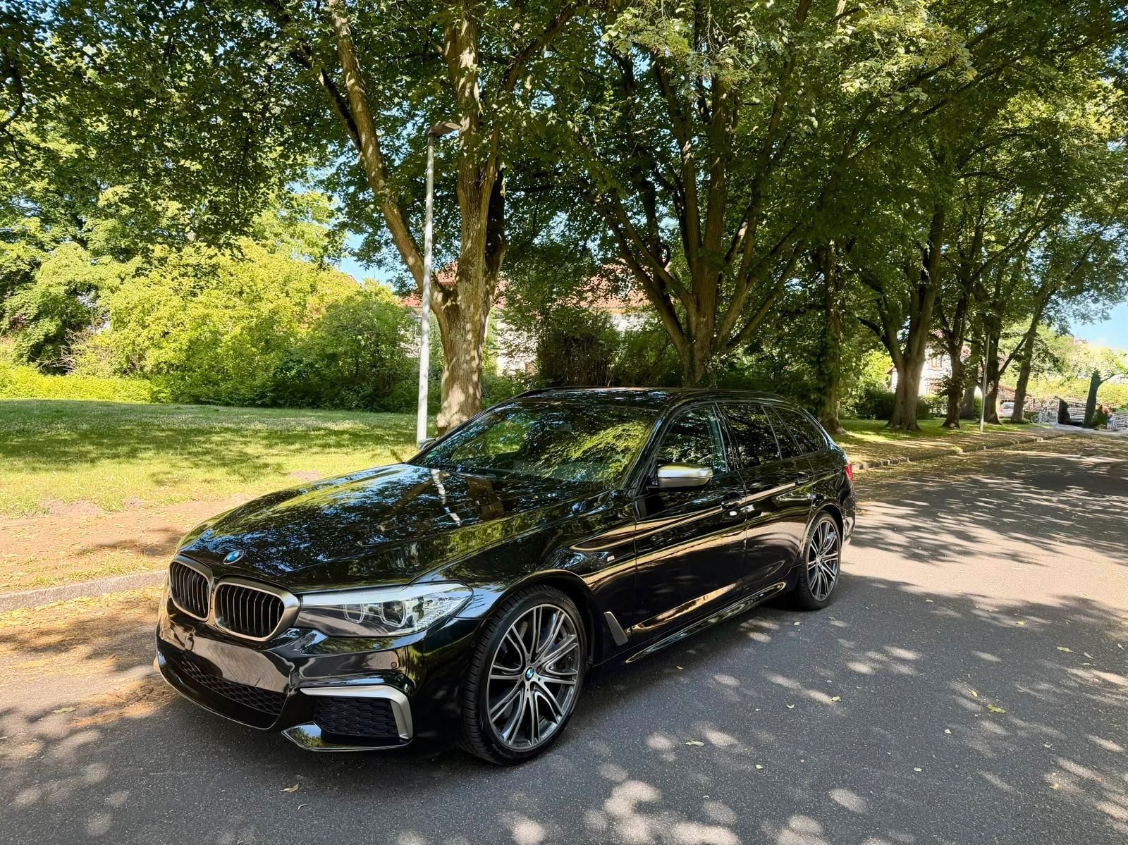 BMW M550 d xDrive SPORT*LED*AHK*SITZLÜFT&amp;HEIZ*20"LM