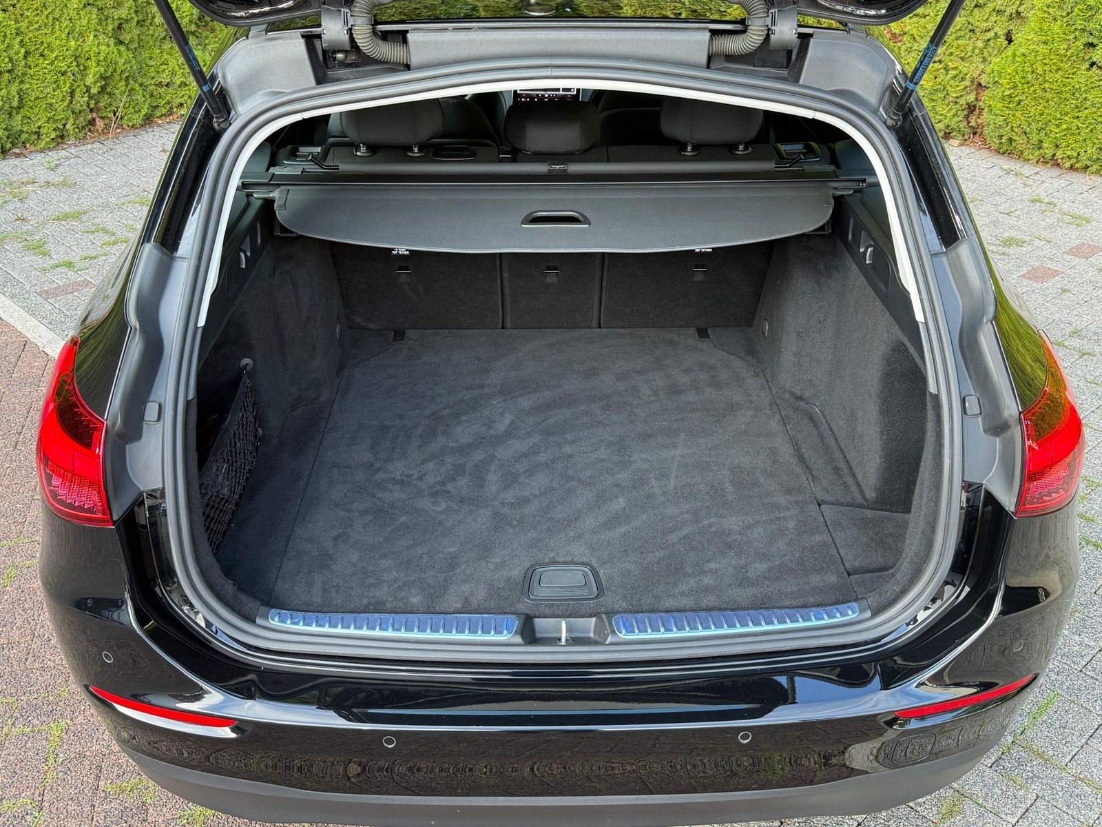 Fahrzeugabbildung Mercedes-Benz C 220 d T 9G LED+MBUX+KAMERA+SHZ+PARK+DAB