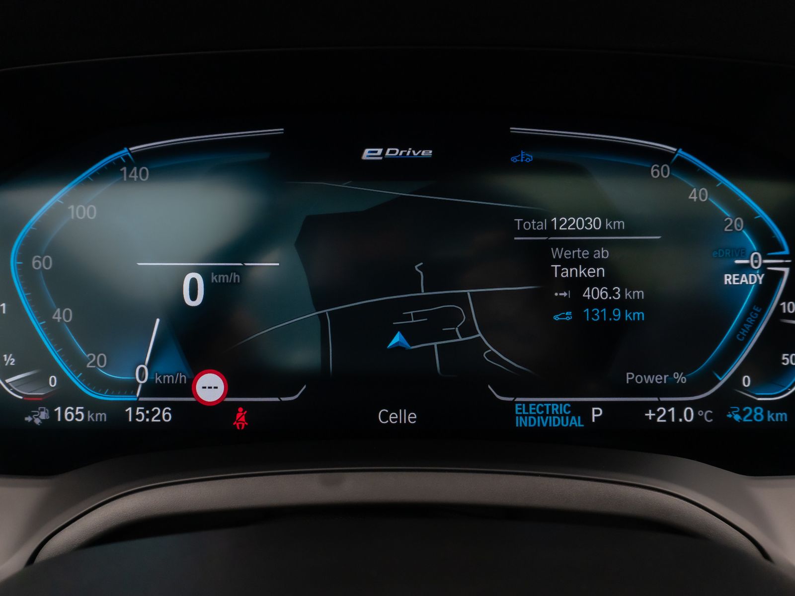 Fahrzeugabbildung BMW 330e xD SportLine Pano Kamera Laser HUD DAB HiFi