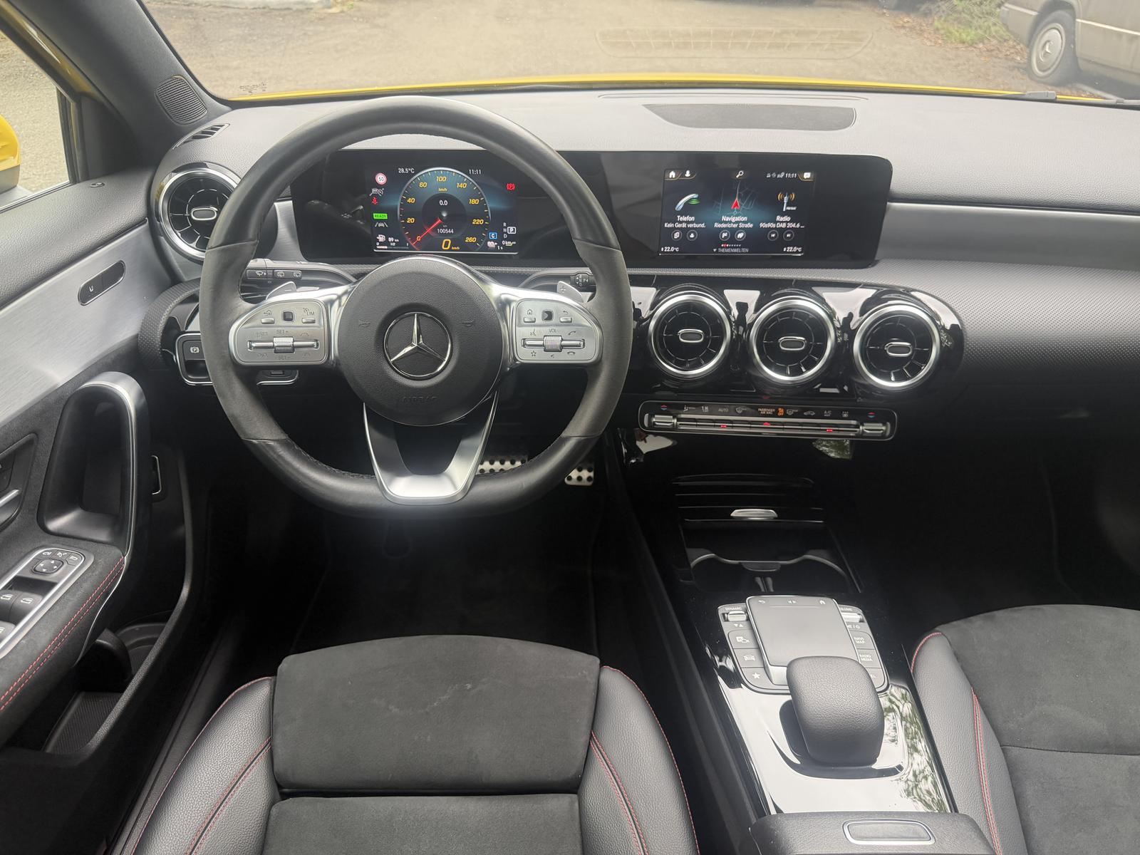 Mercedes-Benz A 250 e AMG LED MBUX Distronic Pano Kamera-360°
