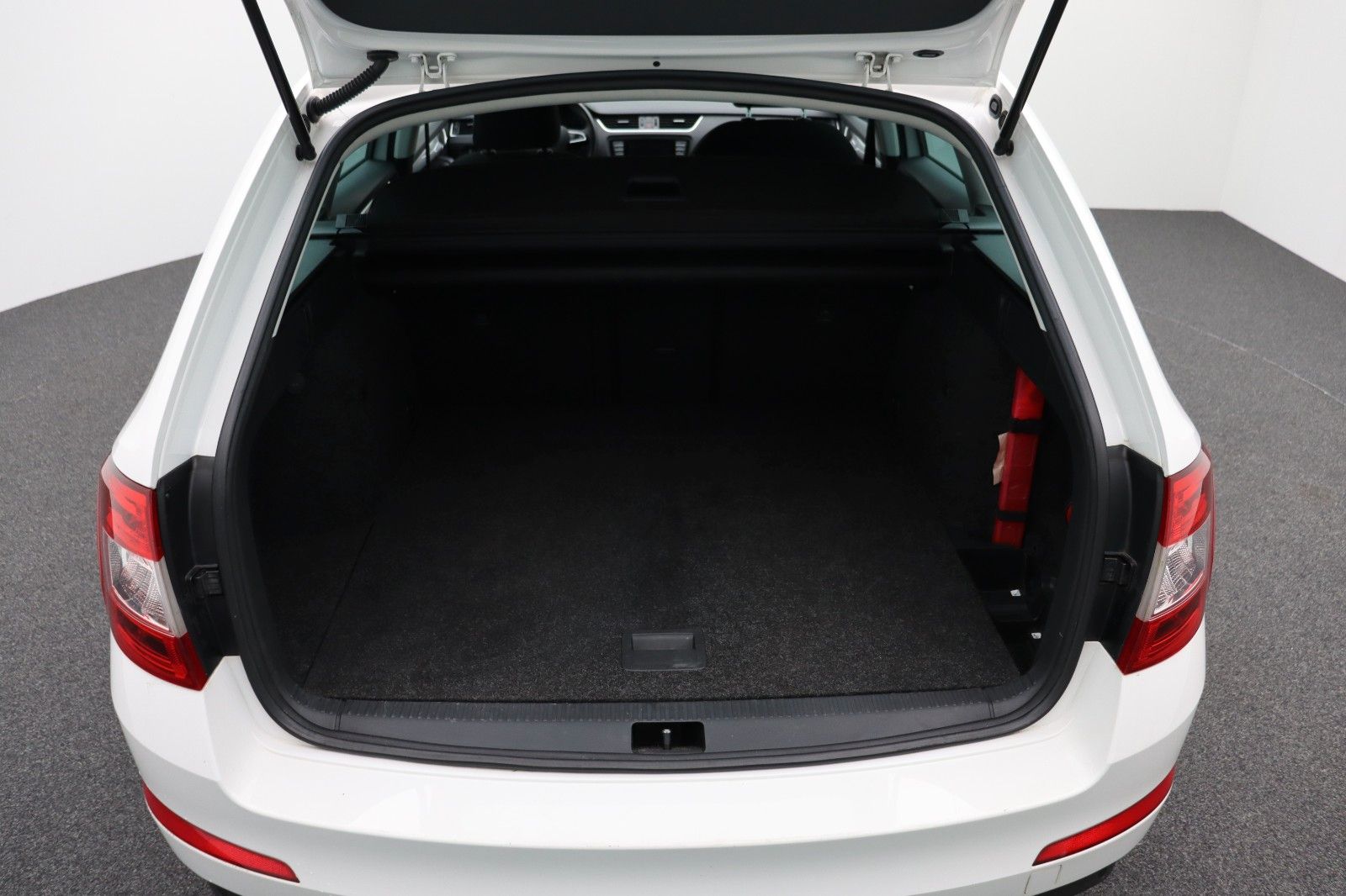 Fahrzeugabbildung SKODA Octavia Combi 1.0 Style