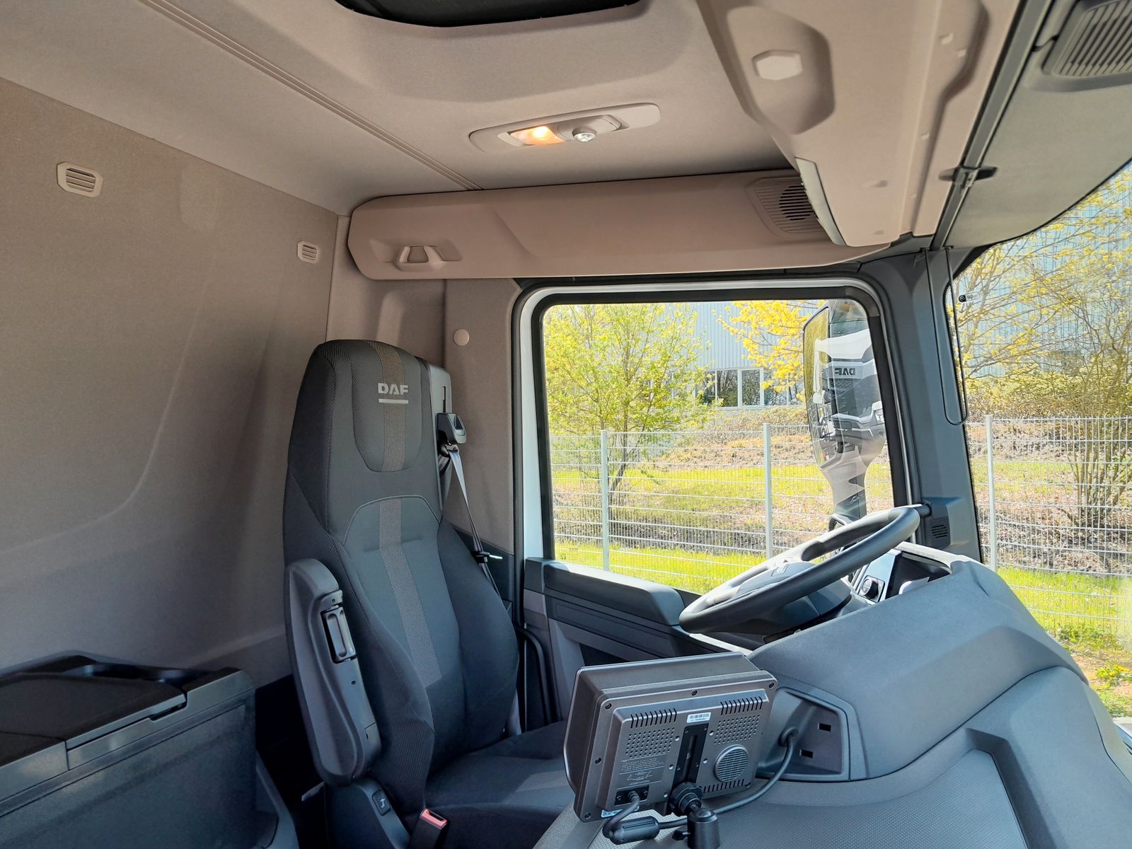 Fahrzeugabbildung DAF FA XD 370 zikun Swing-Board-Aufbau