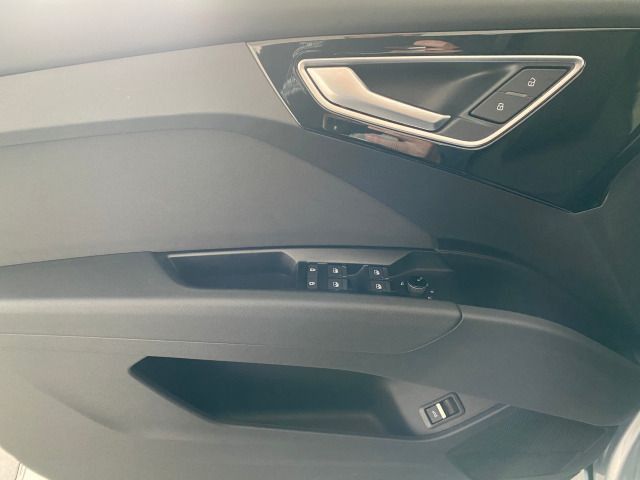 Q4 e-tron AHK+NAVI+HUD+ACC+KAMERA+SHZ