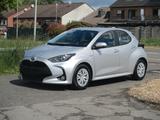 Toyota Yaris 1.5 Hybrid Aut.*Klima*Navi*Kamera*Pdc*Temp - mit Hybrid-Antrieb: Silber, Kleinwagen