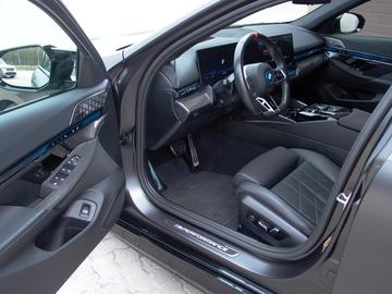 صورة 4 لـ 2023 BMW I5