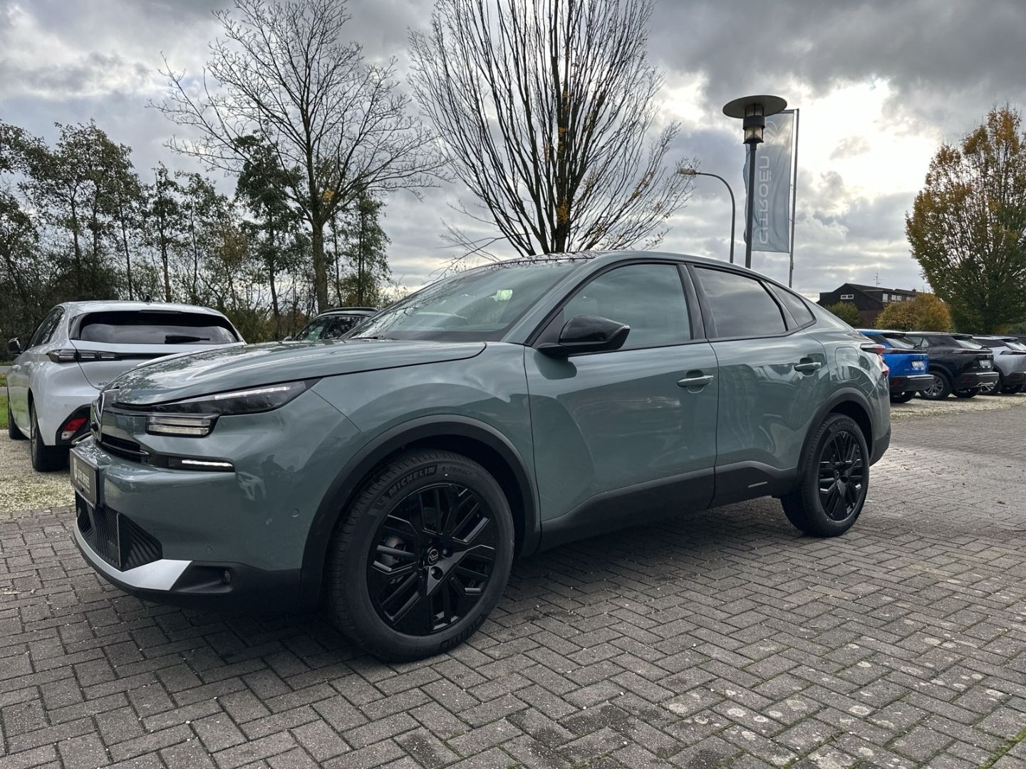 Fahrzeugabbildung Citroën C4 X Max Hybrid 145 El. Pano Navi CarPlay SHZ