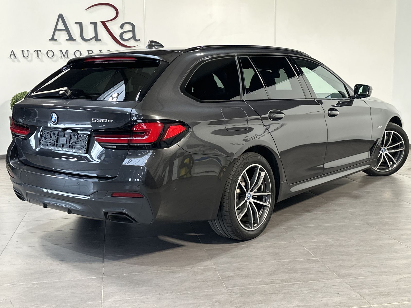 Fahrzeugabbildung BMW 530e Touring M-Sport NAV+LED+ACC+AHK+HEAD-UP+KAM