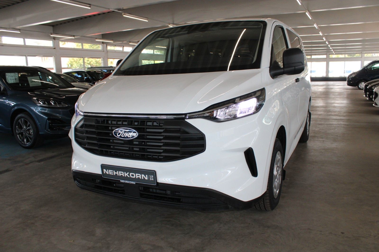 Fahrzeugabbildung Ford Transit Custom Kombi Trend 8-Sitzer GJR SOFORT