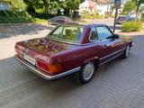 Mercedes-Benz SL 560 - rote Mercedes-Benz SL 560