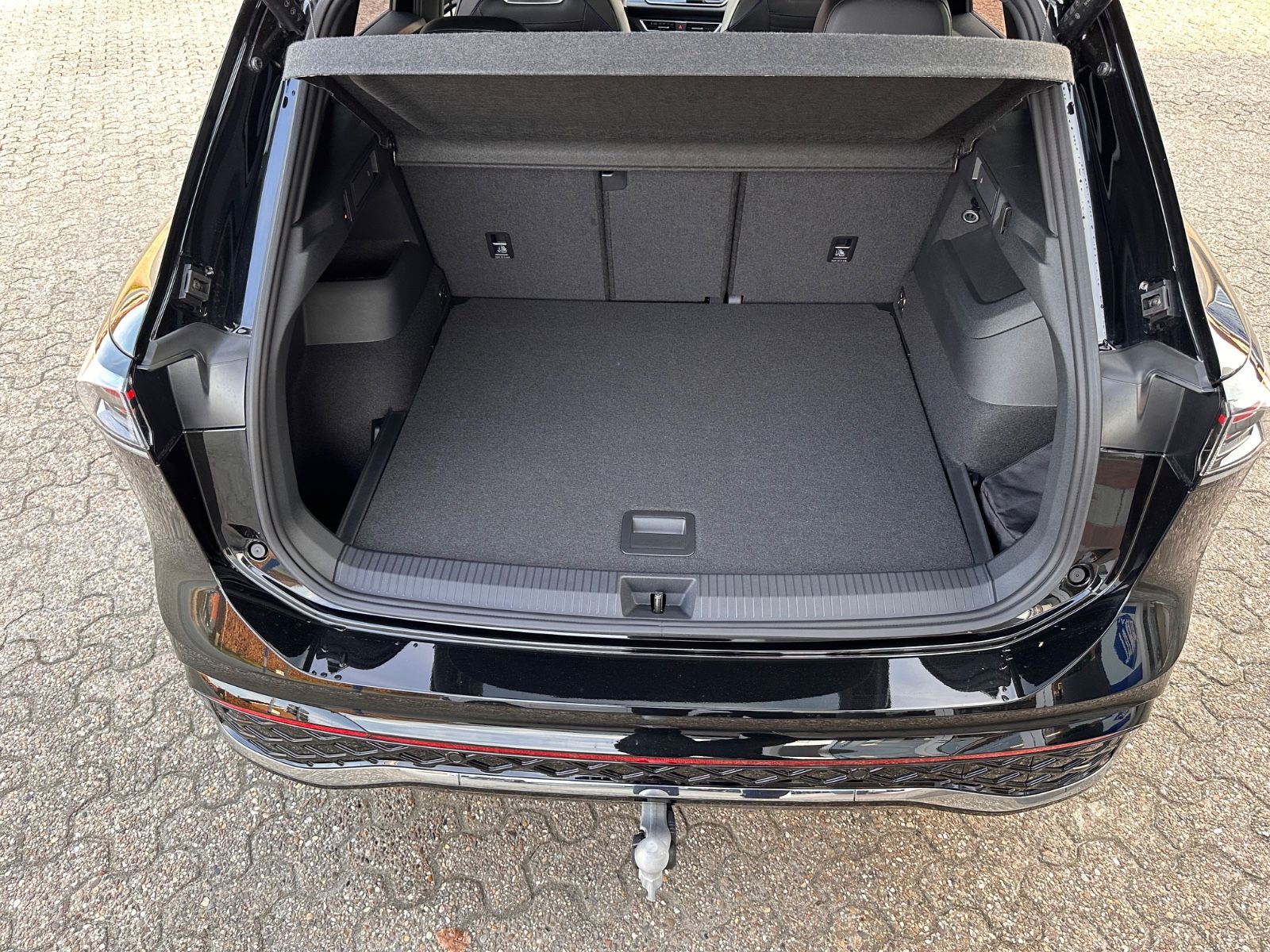 Fahrzeugabbildung Volkswagen Tiguan R-Line 1.5 eTSI AHK/Matrix/Navi/APP/ACC