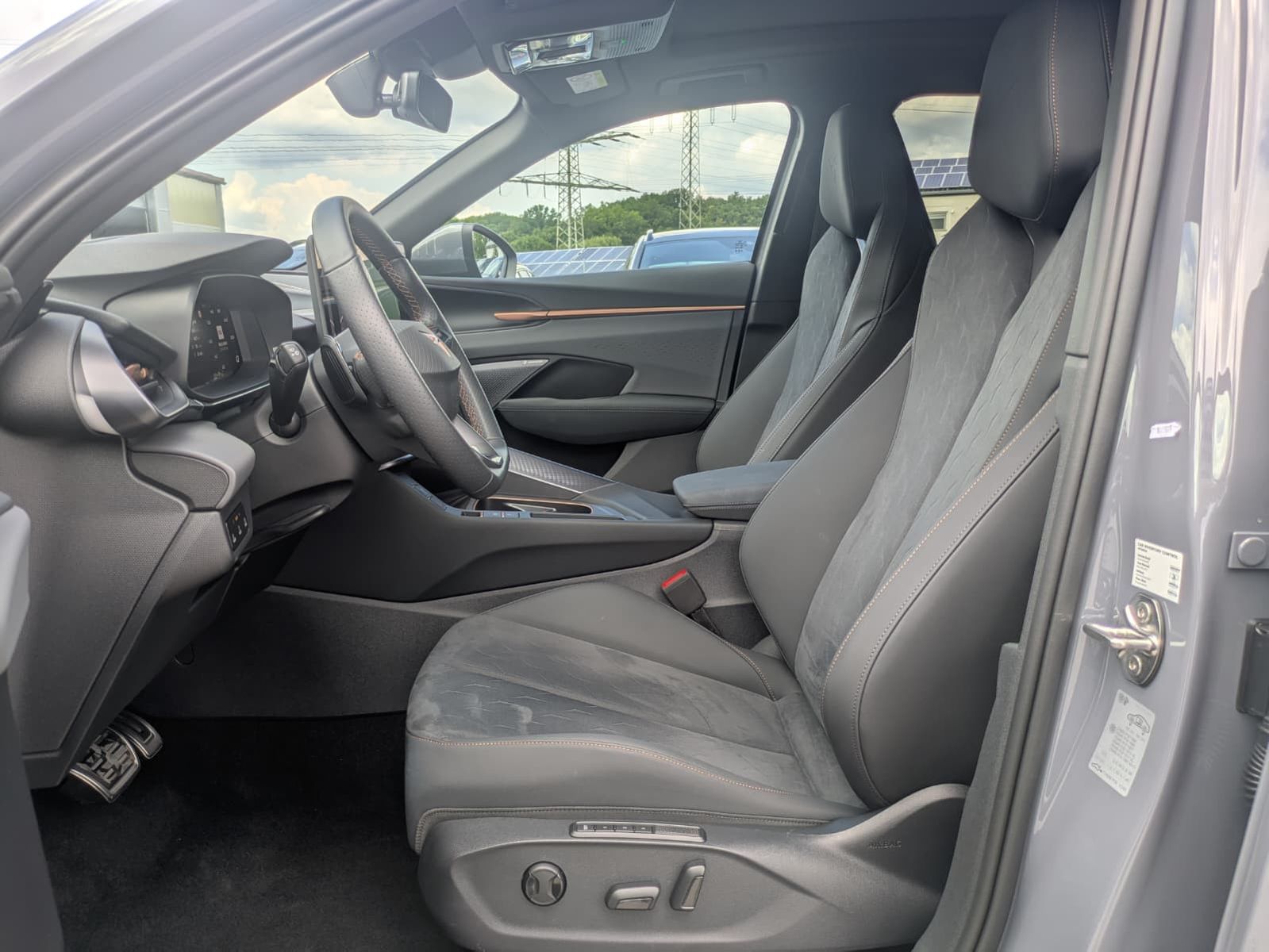 Fahrzeugabbildung CUPRA Terramar 2.0 TSI 4D VZ HUD*MATRIX*PANO*DCC*20"