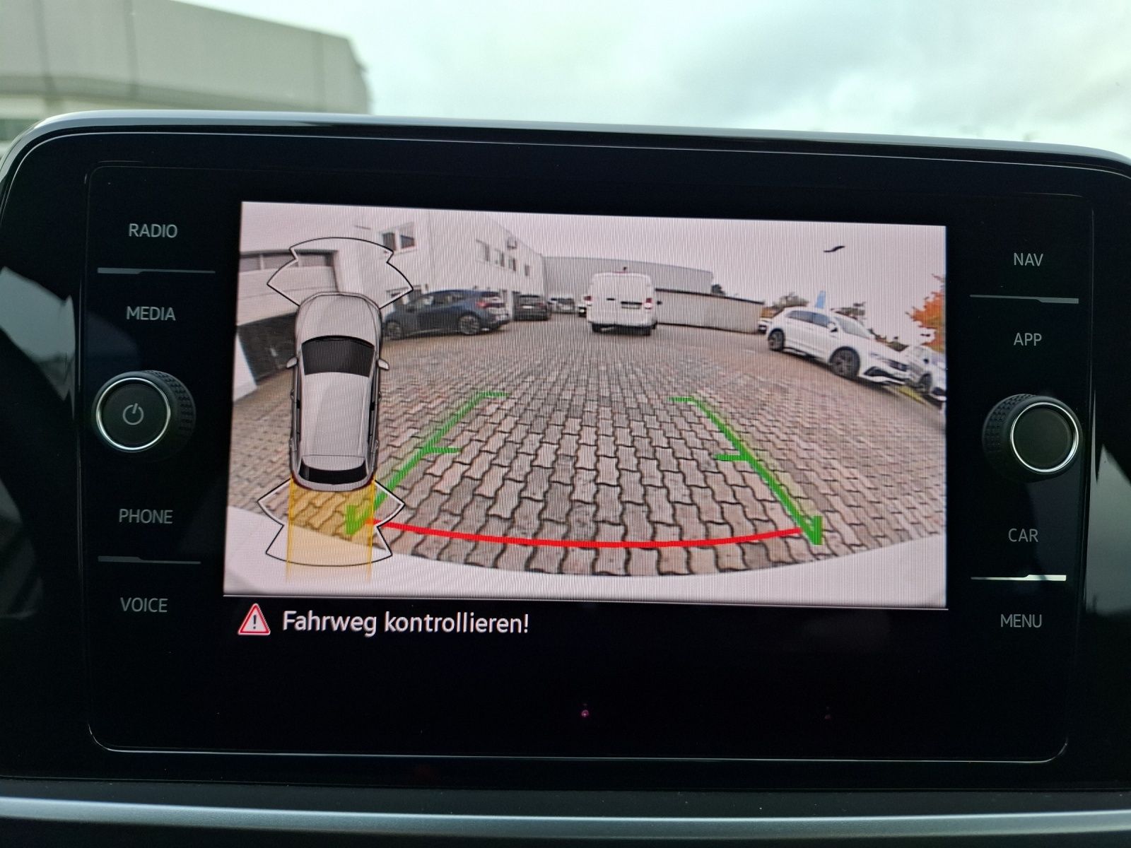 Fahrzeugabbildung Volkswagen T-Roc TSI Life  DSG LED Navi AID ACC RFK SH