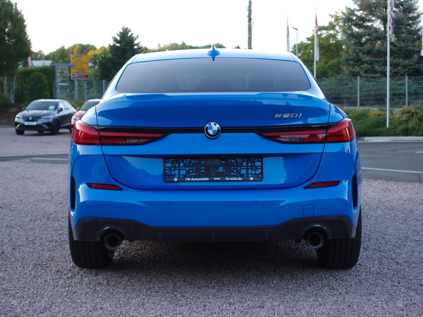 Fahrzeugabbildung BMW 220i Gran Coupé M Sport LED/HUD/Pano/HarmanKard.