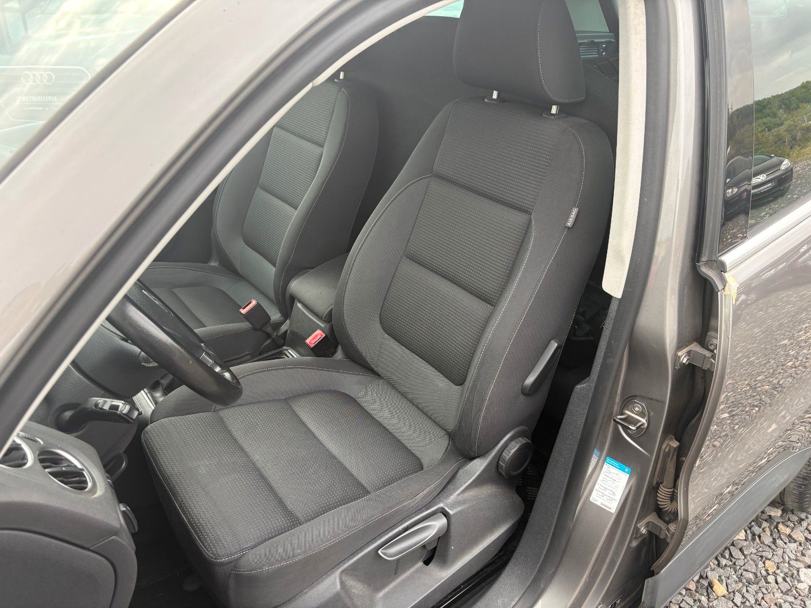 Fahrzeugabbildung Volkswagen Tiguan 1.4 TSI Team BMT Sportsitze 17" LMR AHK