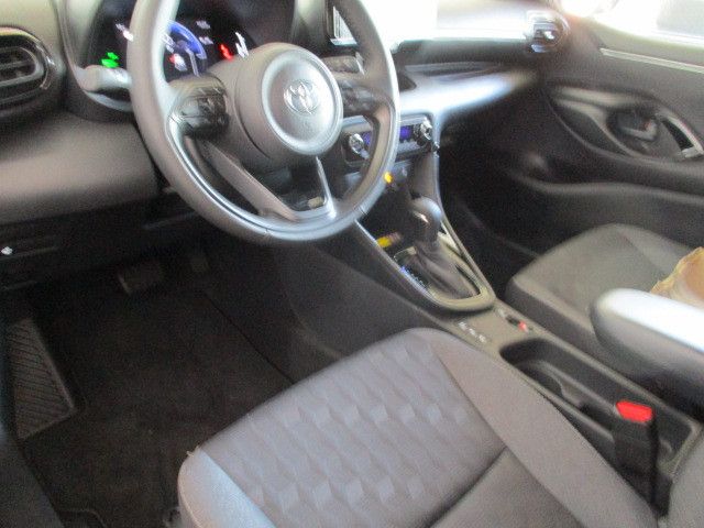 Fahrzeugabbildung Toyota Yaris Hybrid Black&White