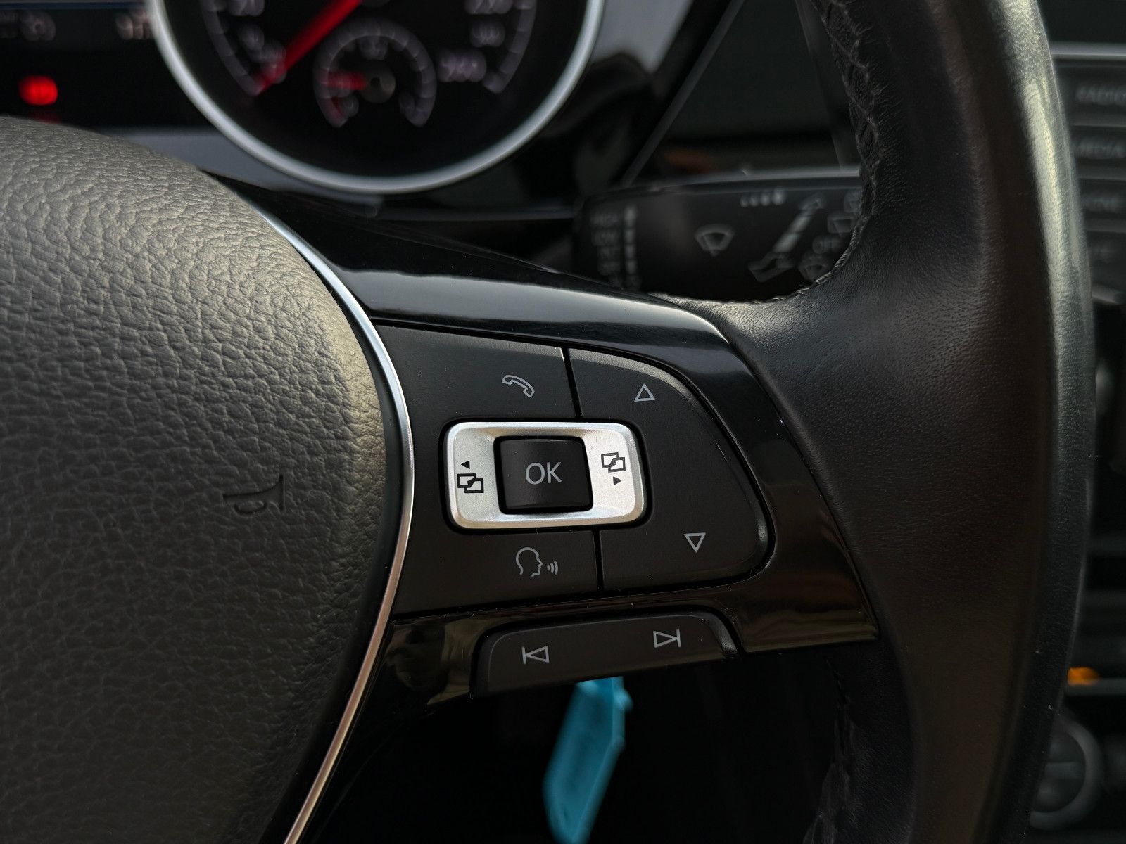 Fahrzeugabbildung Volkswagen Touran Comfortline ALLSTAR TSI ACC AHK Pano SHZ