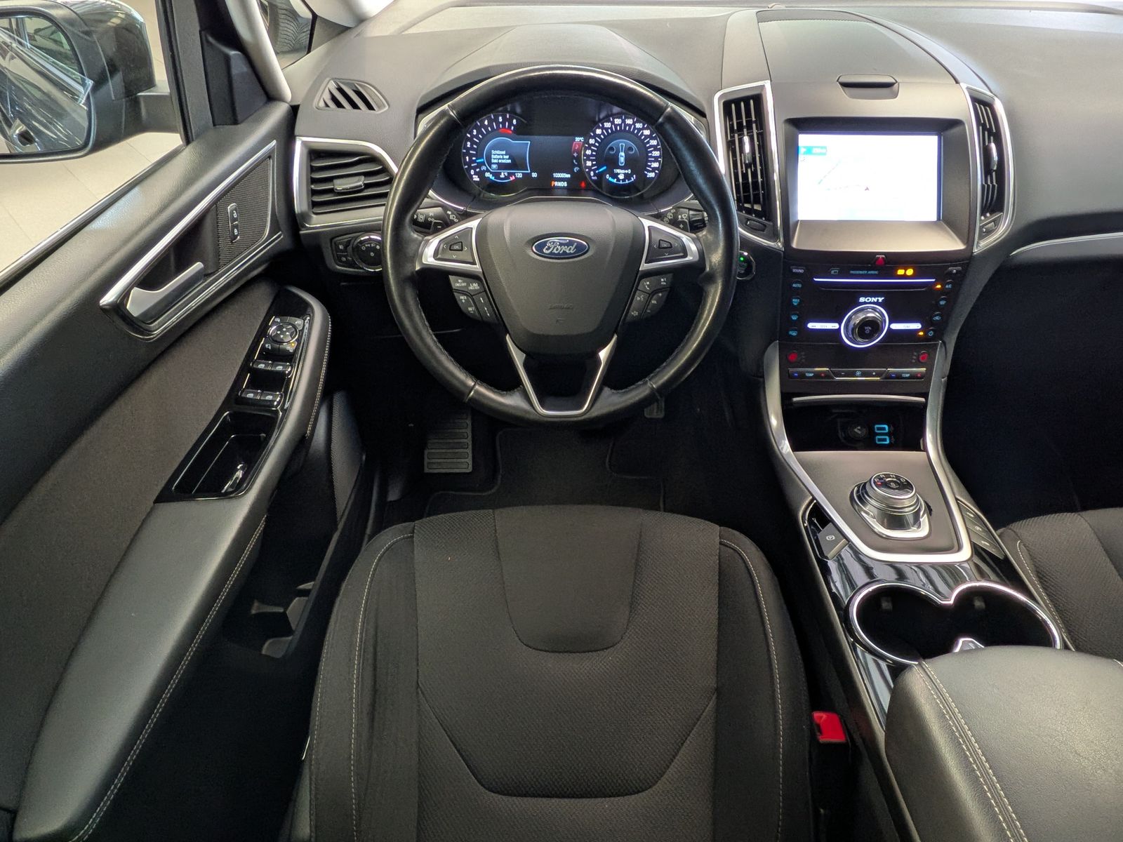 Fahrzeugabbildung Ford S-MAX 2.0 Aut. Titanium*LED*CAM*ACC*AHK*7-SITZE